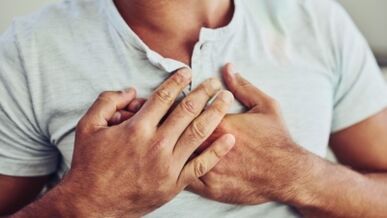 One of the symptoms of thoracic osteochondrosis is chest pain